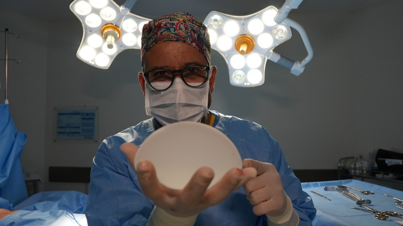 Dr. Gilberson Wanderley Silva apresenta as mais recentes inovações em retração de pele, oferecendo soluções eficazes para dar adeus à flacidez.