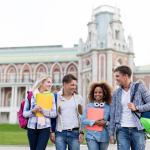 As universidades são motores de inovação e conhecimento, fundamentais para o desenvolvimento sustentável do país.