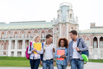 As universidades são motores de inovação e conhecimento, fundamentais para o desenvolvimento sustentável do país.
