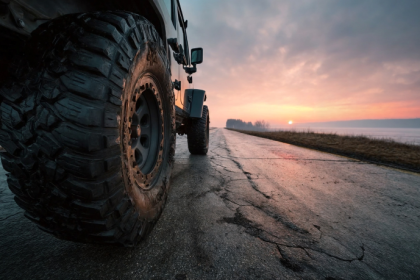 Trilhas de carros revelam como a engenharia off-road funciona na prática em experiências extremas com Felipe Schroeder dos Anjos.