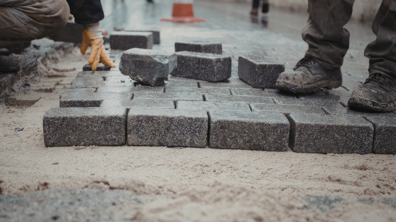 Neste artigo, Valderci Malagosini Machado analisa como controle tecnológico e processo produtivo garantem resistência e durabilidade ao pavimento.