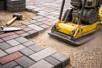 Valderci Malagosini Machado explica como o traço do concreto e a vibroprensagem influenciam diretamente o desempenho dos pisos intertravados.